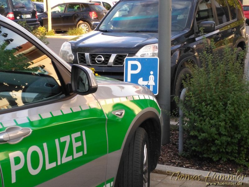 Neulich am Supermarkt, Grafing (c)2017 Thomas Hümmler – München · Grafing