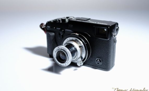 Fuji-Kamera mit zusammenklappbarem Industar-50mm-Objektiv